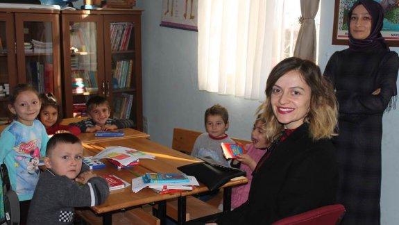 Kaymakamımız  Sn.Hilal KÜSMEZ GÜNAYDIN Yaylacılar Şehit Ahmet SARI İlkokulununu Ziyaret Etti.