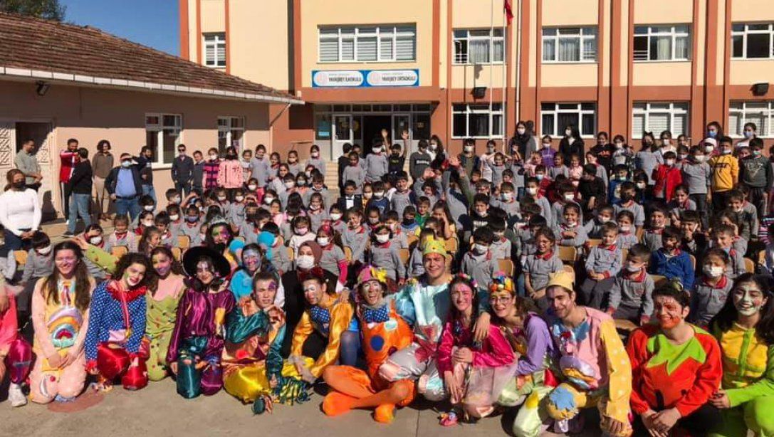 Ondokuz Mayıs Üniversitesi Tiyatro Topluluğu Yavaşbey İlkokulu ve Tahnal İlkokulumuzda Tiyatro Gösterisi Yaptı.